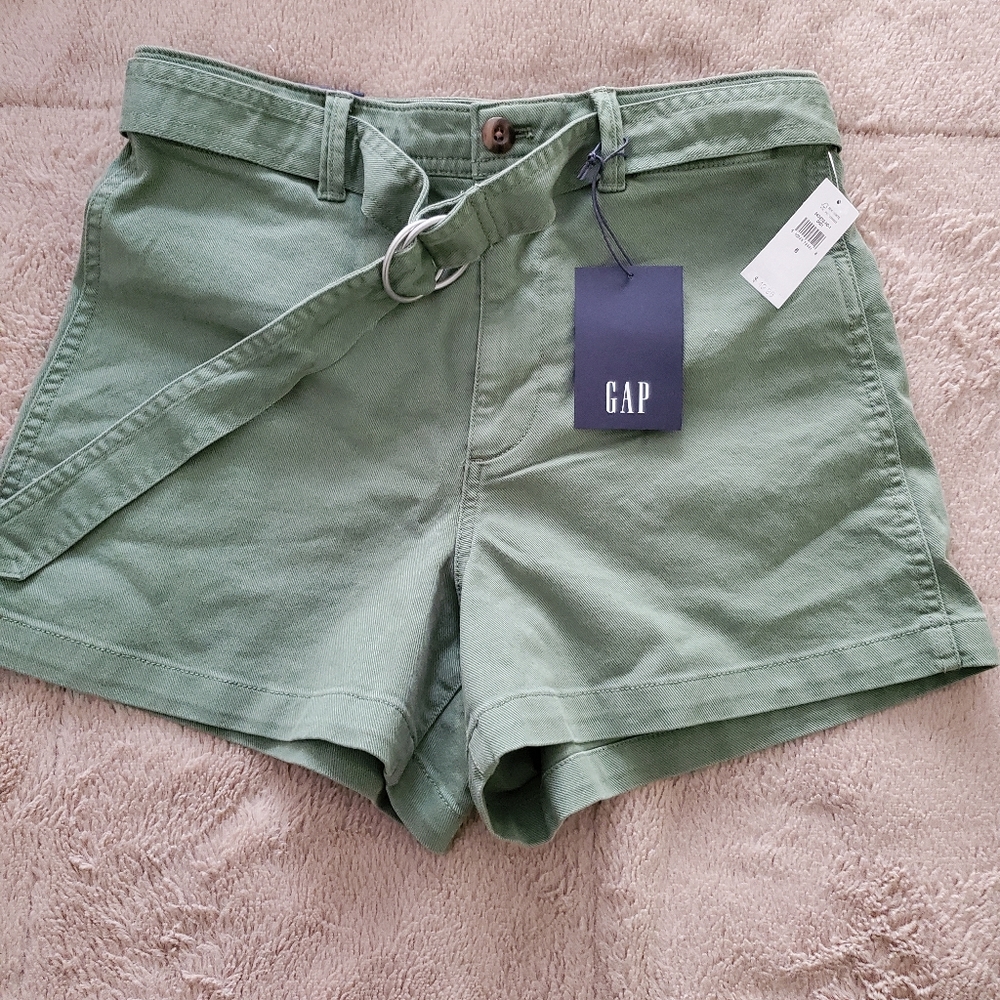 Gap High Rise Shorts. NWT